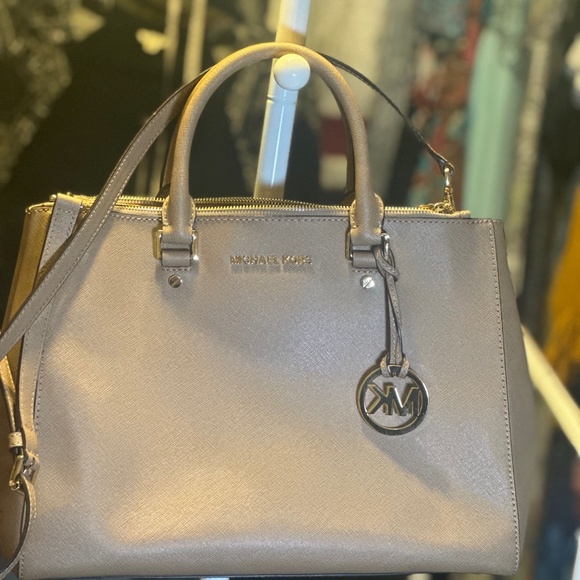 Michael Kors Handbag - Picture 2 of 2